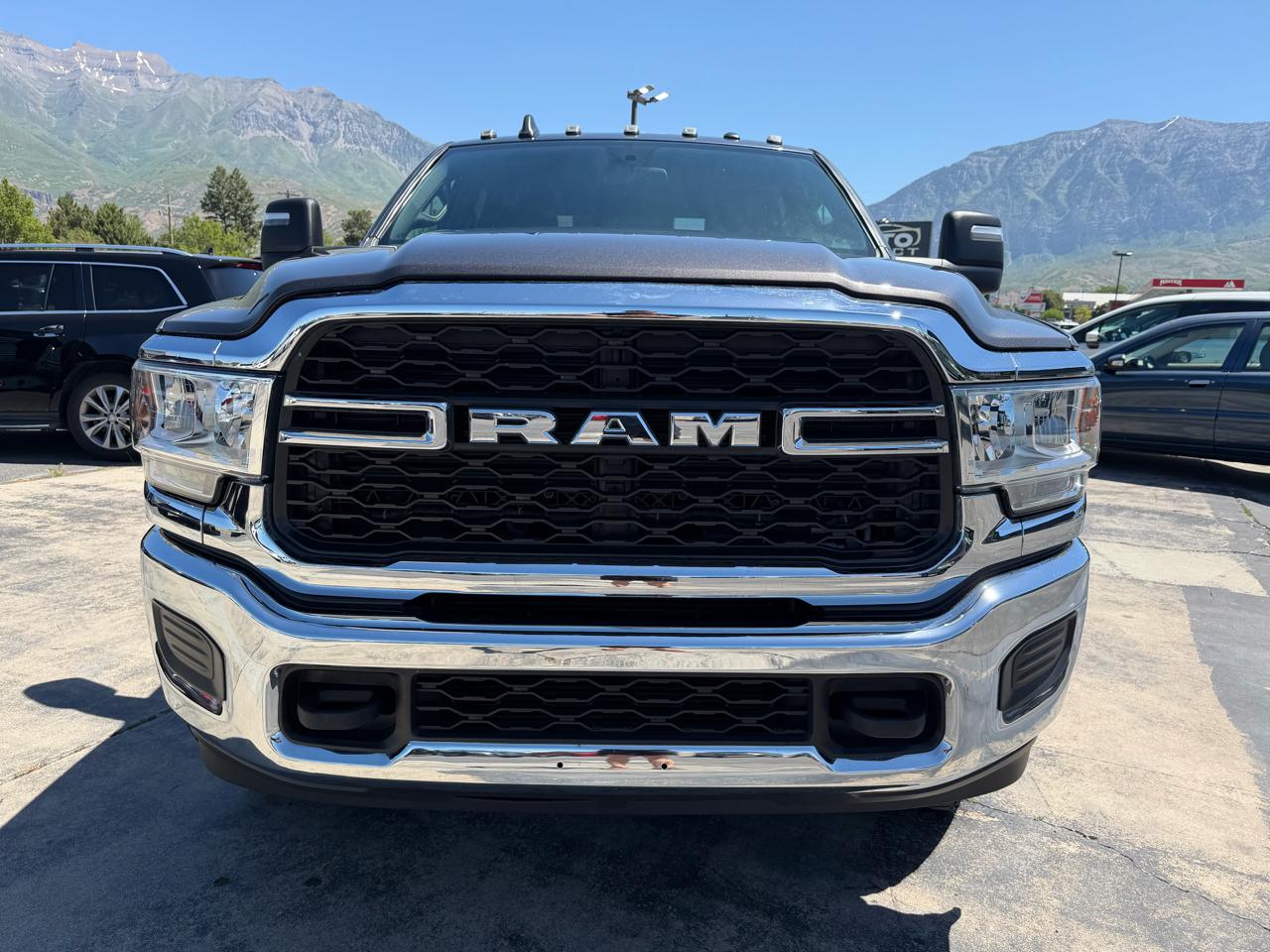 RAM 2500 Tradesman 4x4 Crew Cab 8' Box 2023