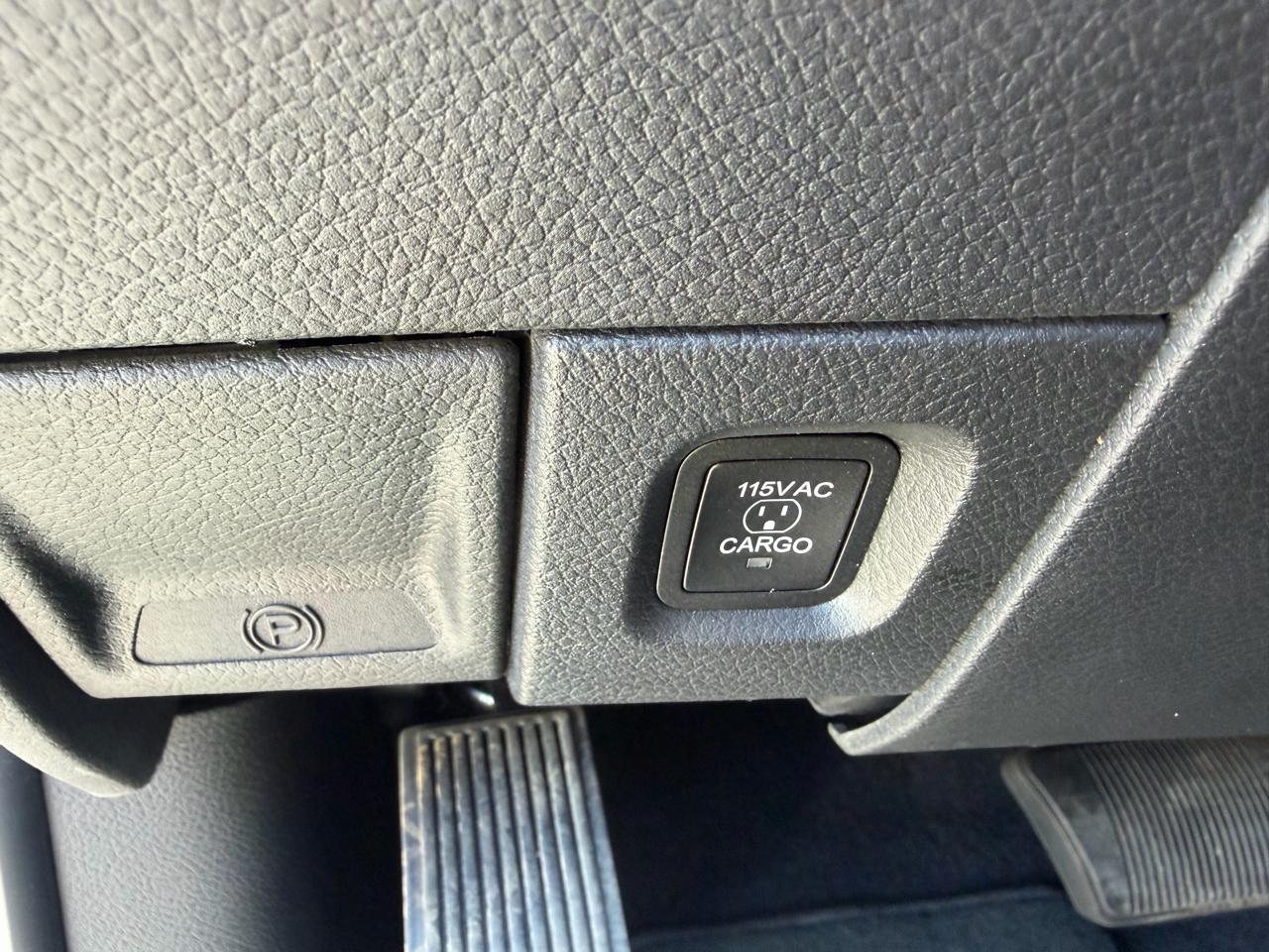 RAM 2500 Tradesman 4x4 Crew Cab 8' Box 2023