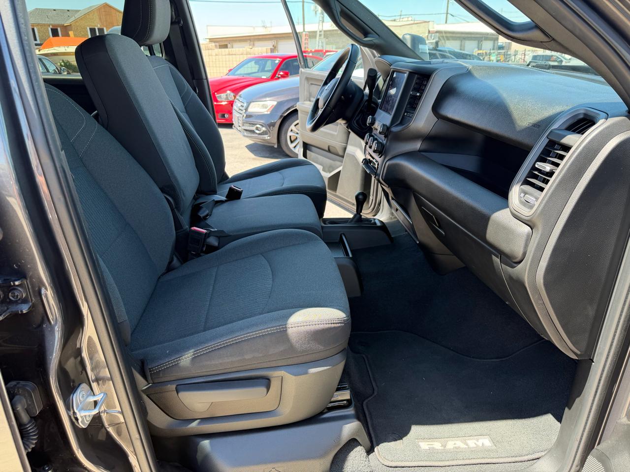 RAM 2500 Tradesman 4x4 Crew Cab 8' Box 2023