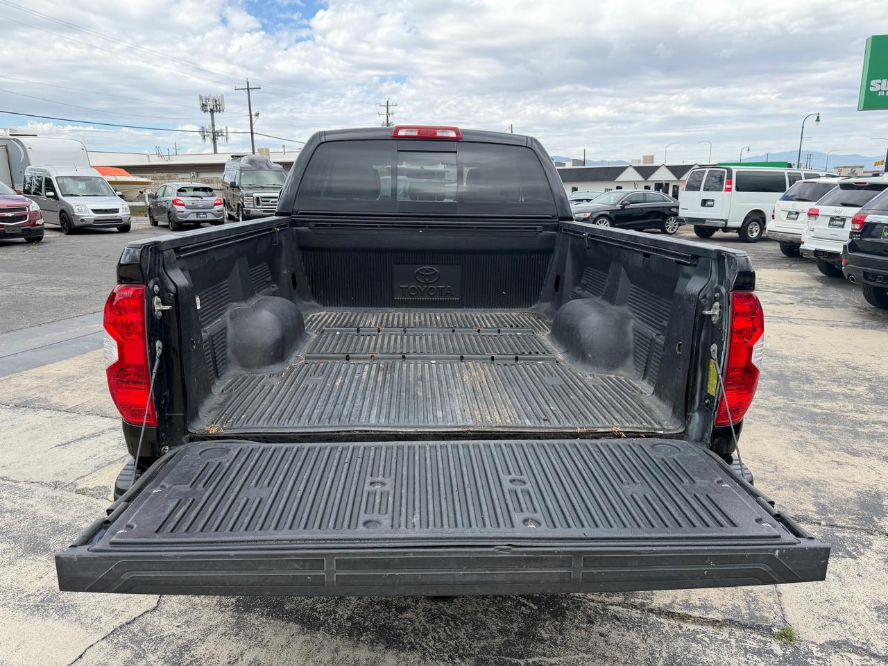 Toyota Tundra 4WD Limited Double Cab 6.5' Bed 5.7L (Natl) 2017