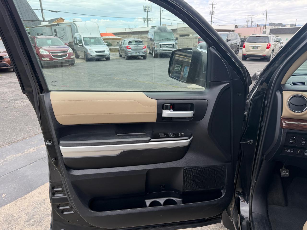 Toyota Tundra 4WD Limited Double Cab 6.5' Bed 5.7L (Natl) 2017