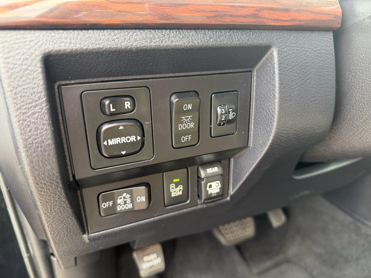 Toyota Tundra 4WD Limited Double Cab 6.5' Bed 5.7L (Natl) 2017