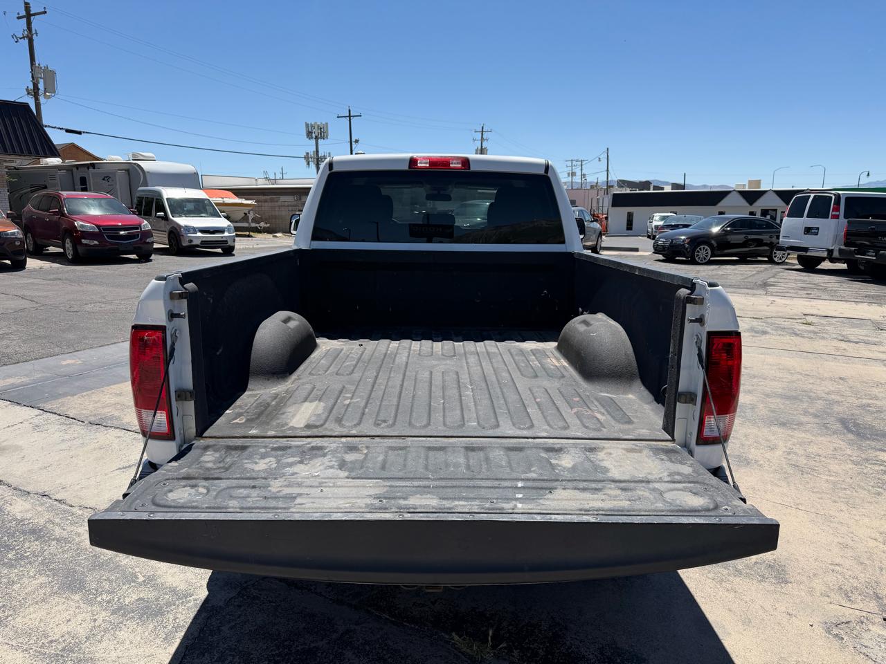 RAM 1500 4WD Quad Cab 140.5" Tradesman 2017