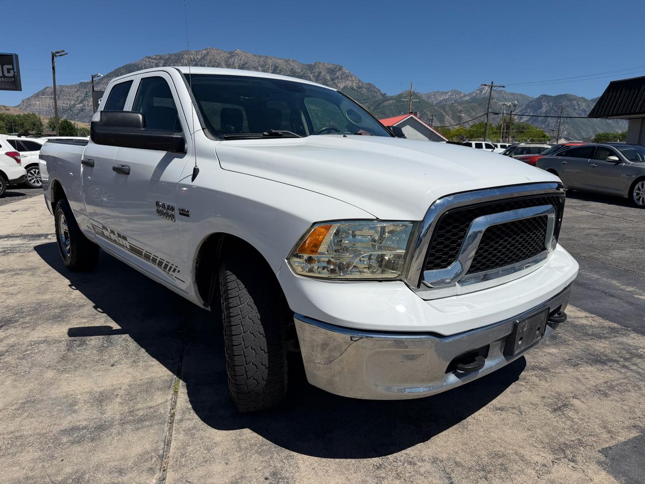 RAM 1500 4WD Quad Cab 140.5" Tradesman 2017