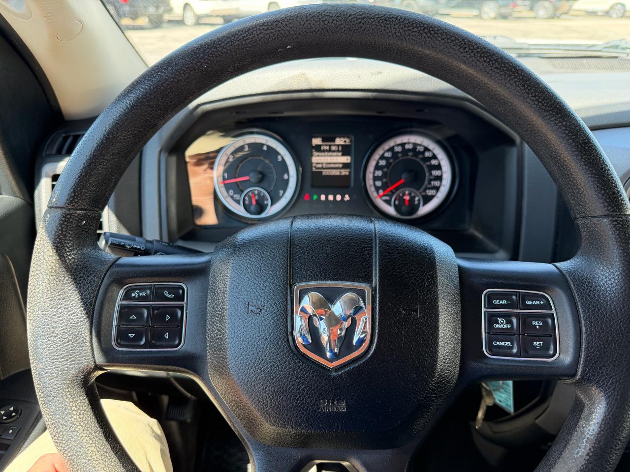 RAM 1500 4WD Quad Cab 140.5" Tradesman 2017