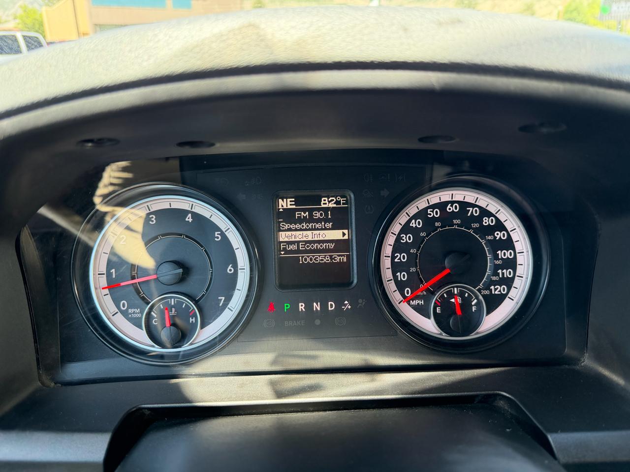RAM 1500 4WD Quad Cab 140.5" Tradesman 2017