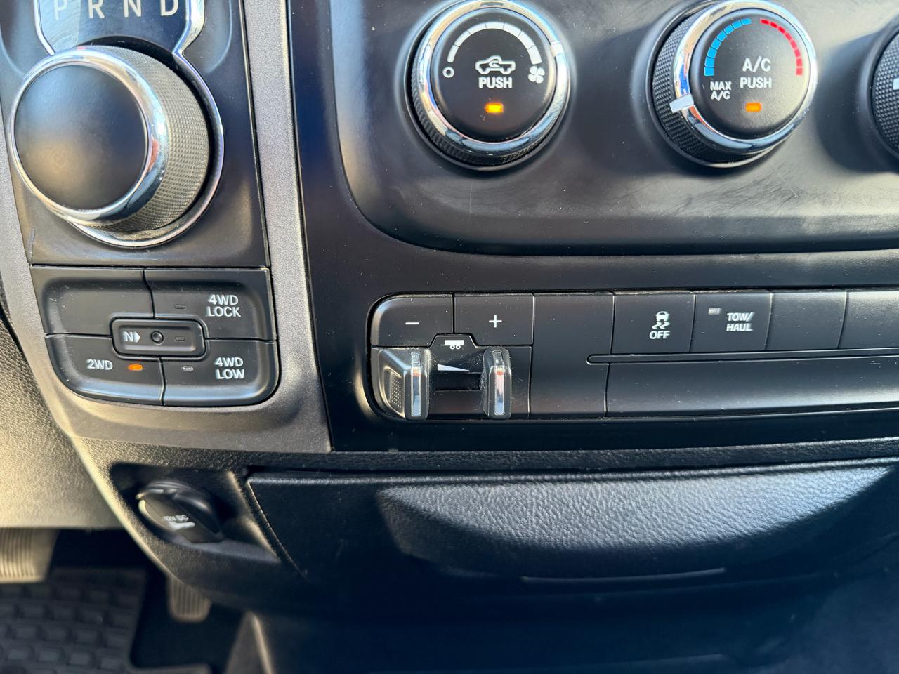 RAM 1500 4WD Quad Cab 140.5" Tradesman 2017