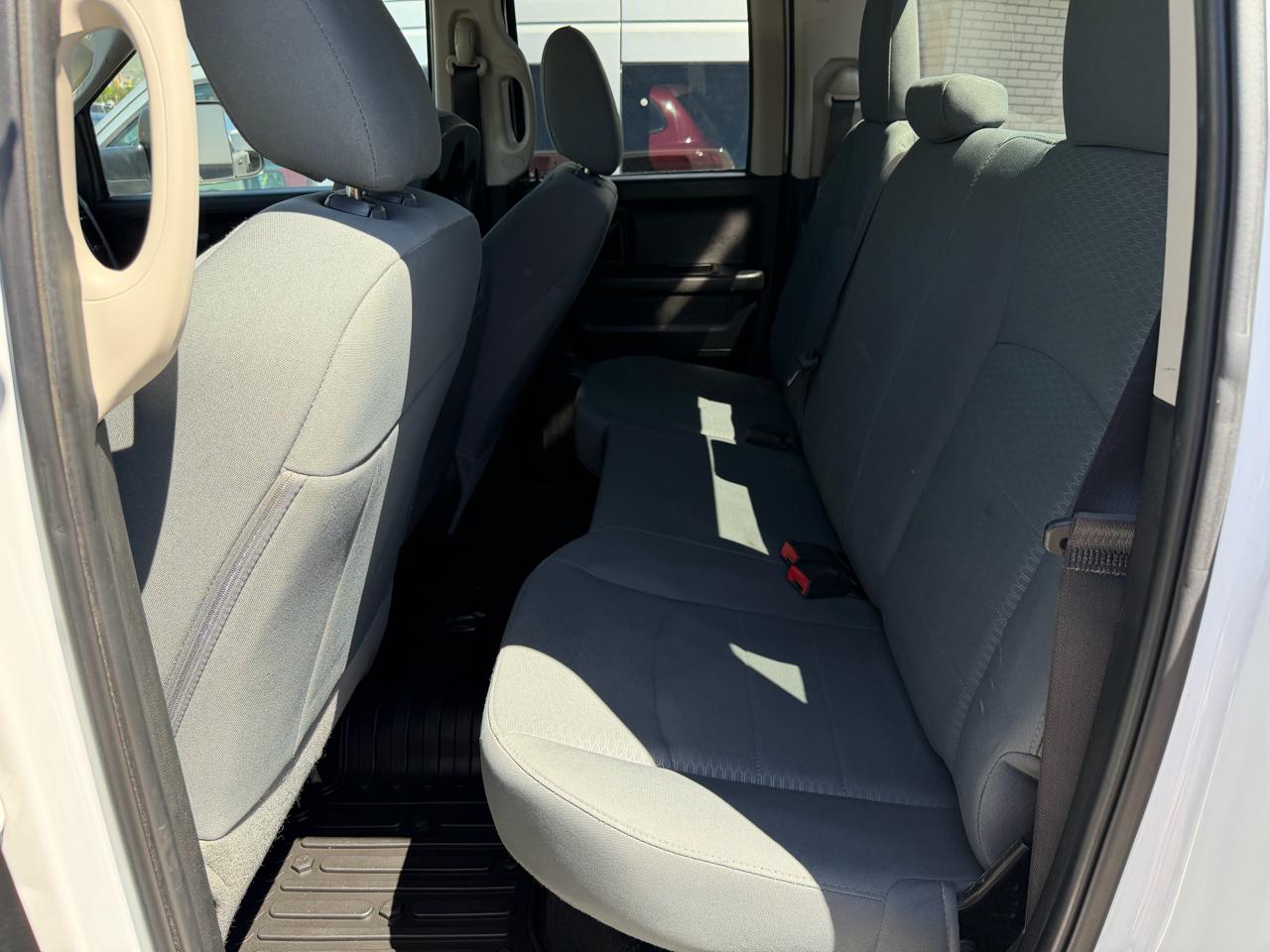 RAM 1500 4WD Quad Cab 140.5" Tradesman 2017