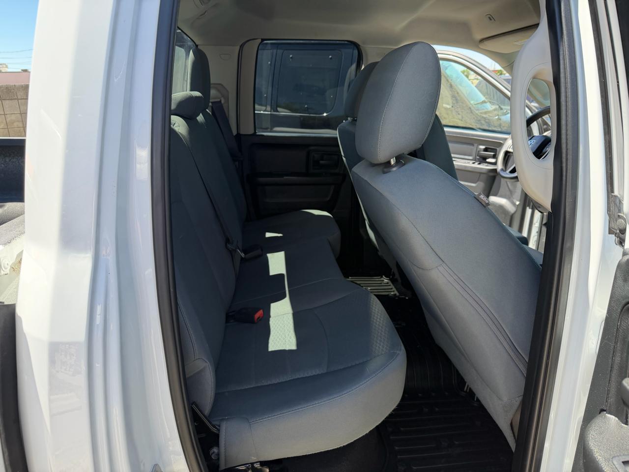 RAM 1500 4WD Quad Cab 140.5" Tradesman 2017