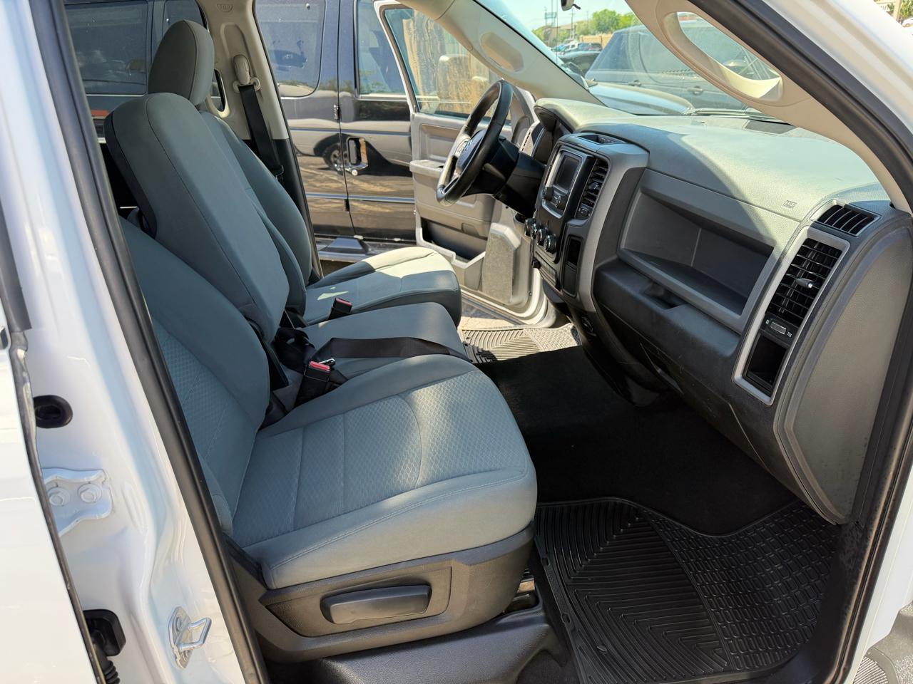 RAM 1500 4WD Quad Cab 140.5" Tradesman 2017