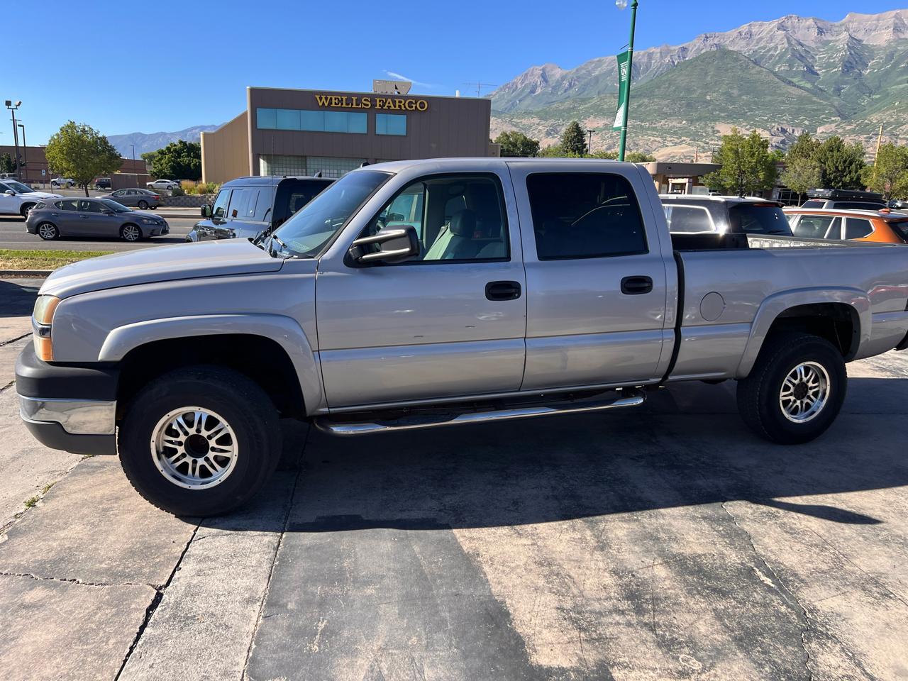 Chevrolet Silverado 2500HD Crew Cab 153" WB 4WD LS 2004