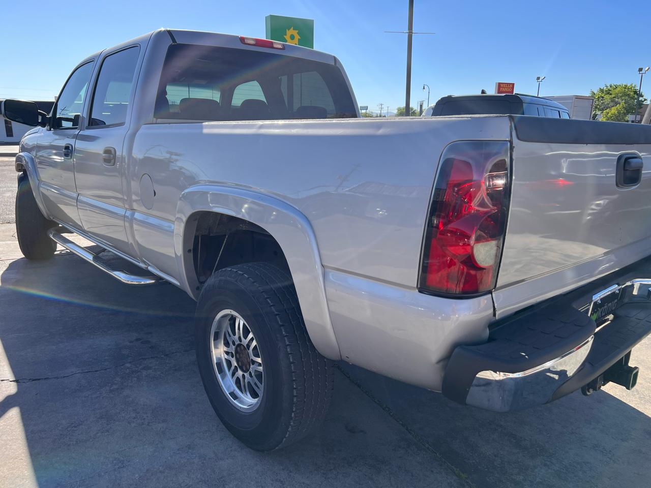 Chevrolet Silverado 2500HD Crew Cab 153" WB 4WD LS 2004