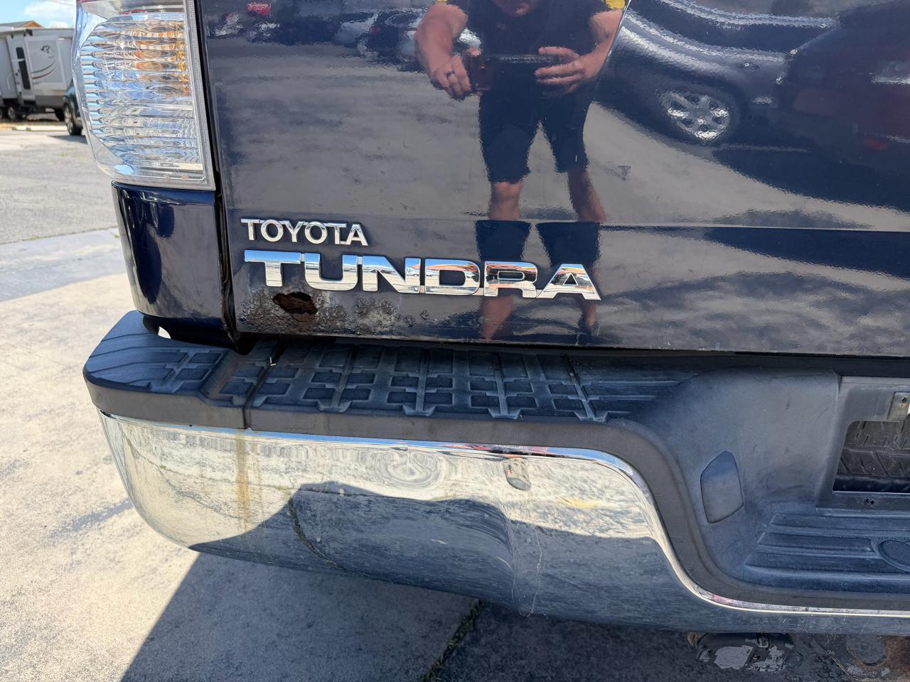 Toyota Tundra 4WD Truck Dbl 5.7L FFV V8 6-Spd AT (Natl) 2010