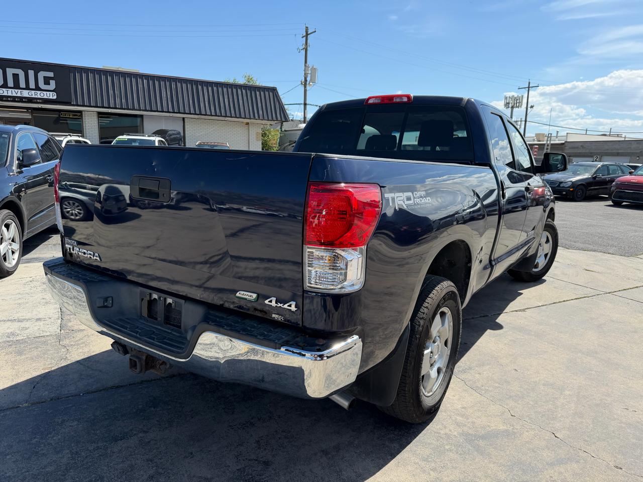 Toyota Tundra 4WD Truck Dbl 5.7L FFV V8 6-Spd AT (Natl) 2010