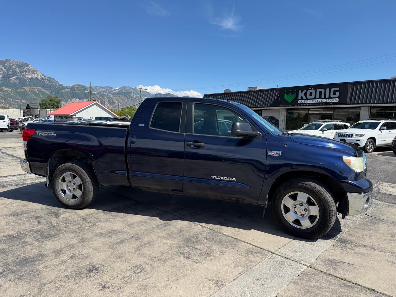 Toyota Tundra 4WD Truck Dbl 5.7L FFV V8 6-Spd AT (Natl) 2010
