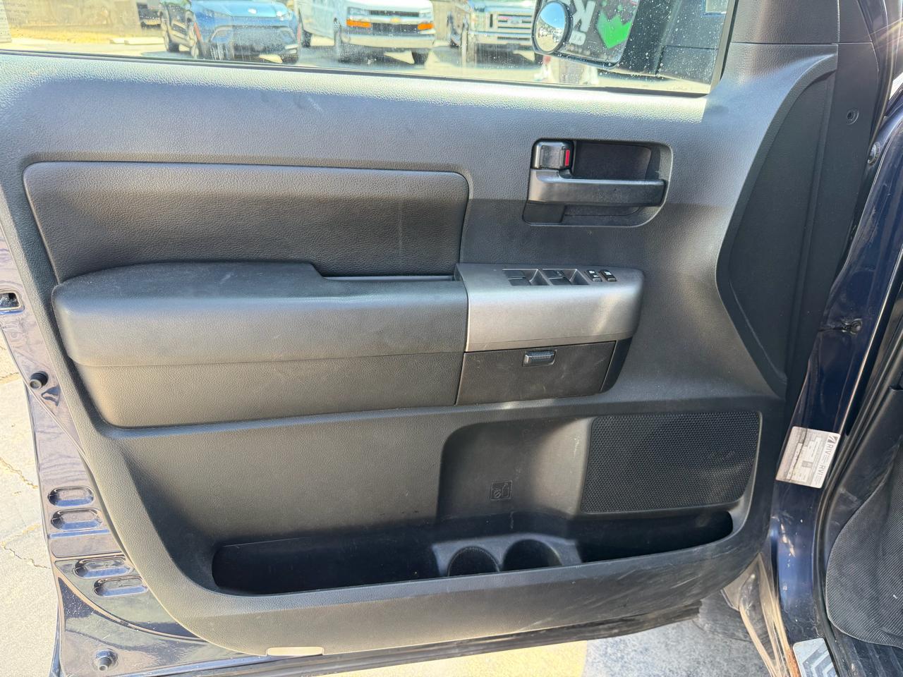 Toyota Tundra 4WD Truck Dbl 5.7L FFV V8 6-Spd AT (Natl) 2010