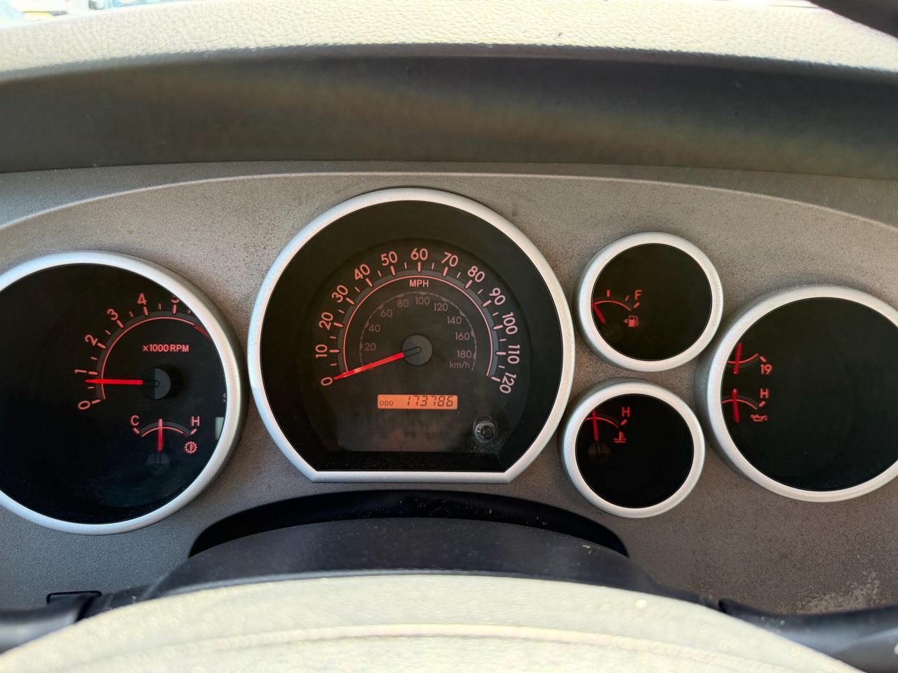 Toyota Tundra 4WD Truck Dbl 5.7L FFV V8 6-Spd AT (Natl) 2010
