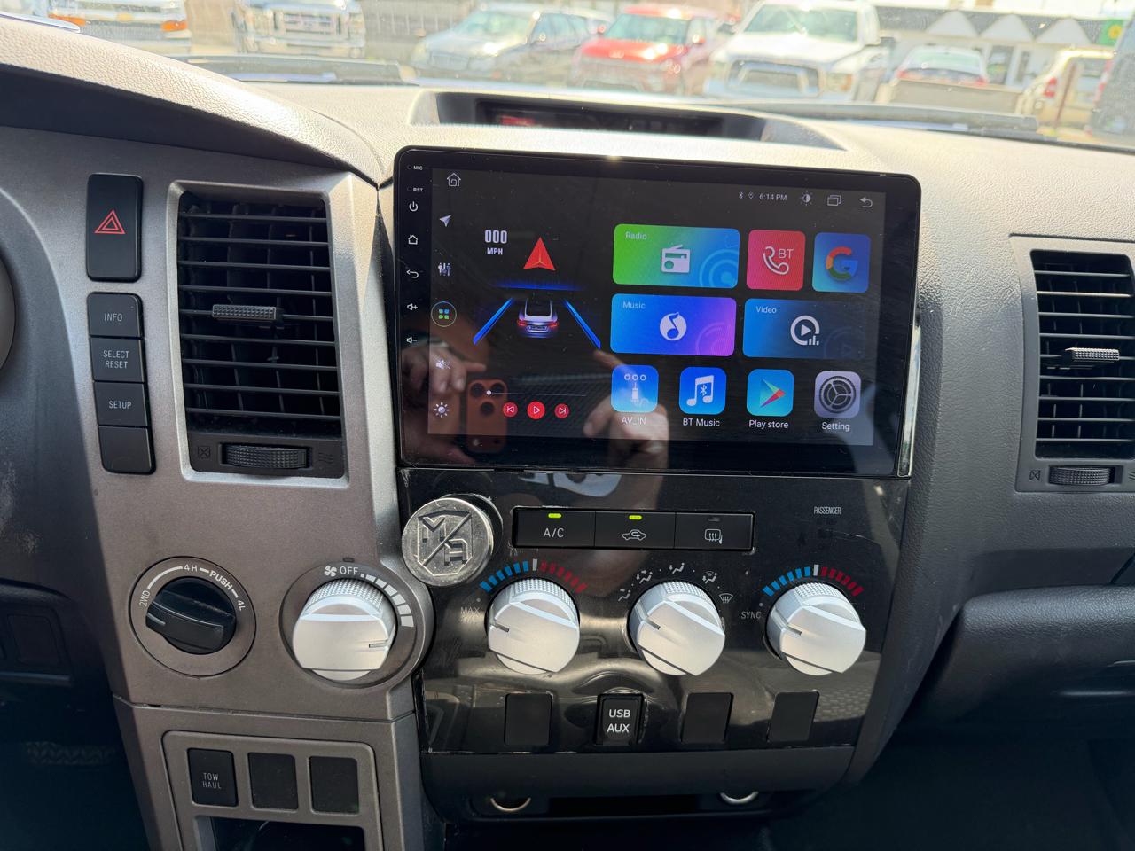 Toyota Tundra 4WD Truck Dbl 5.7L FFV V8 6-Spd AT (Natl) 2010