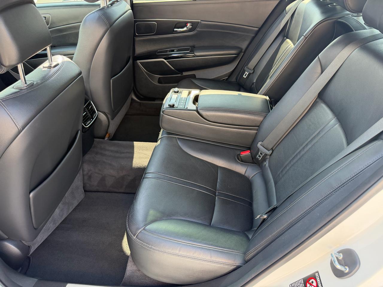 Kia K900 4dr Sdn Premium 2015