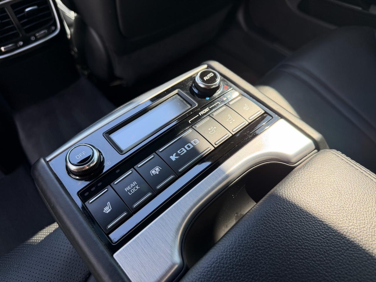 Kia K900 4dr Sdn Premium 2015