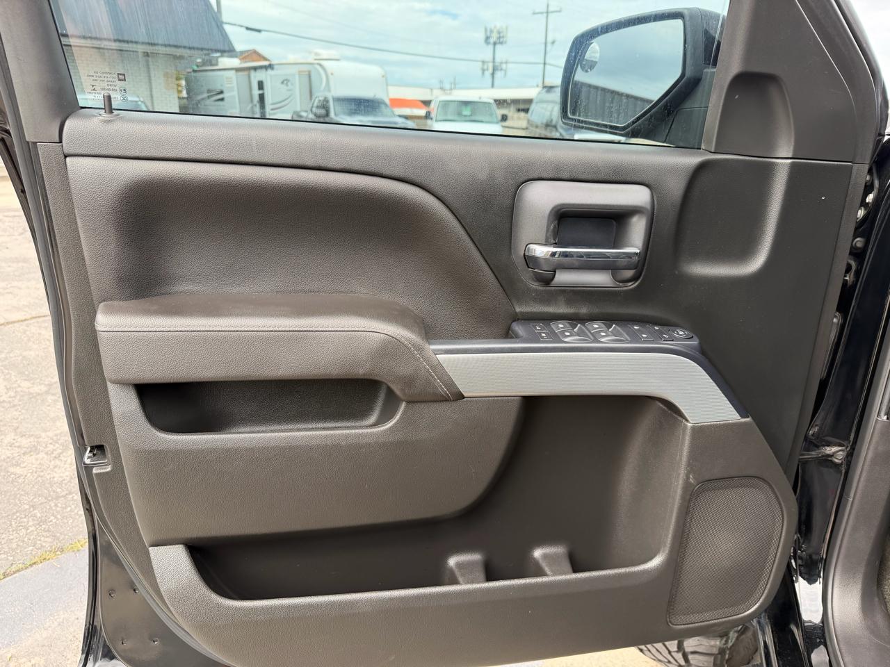 Chevrolet Silverado 1500 4WD Crew Cab 143.5" LT w/2LT 2017