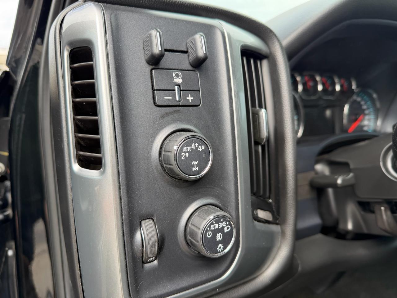 Chevrolet Silverado 1500 4WD Crew Cab 143.5" LT w/2LT 2017