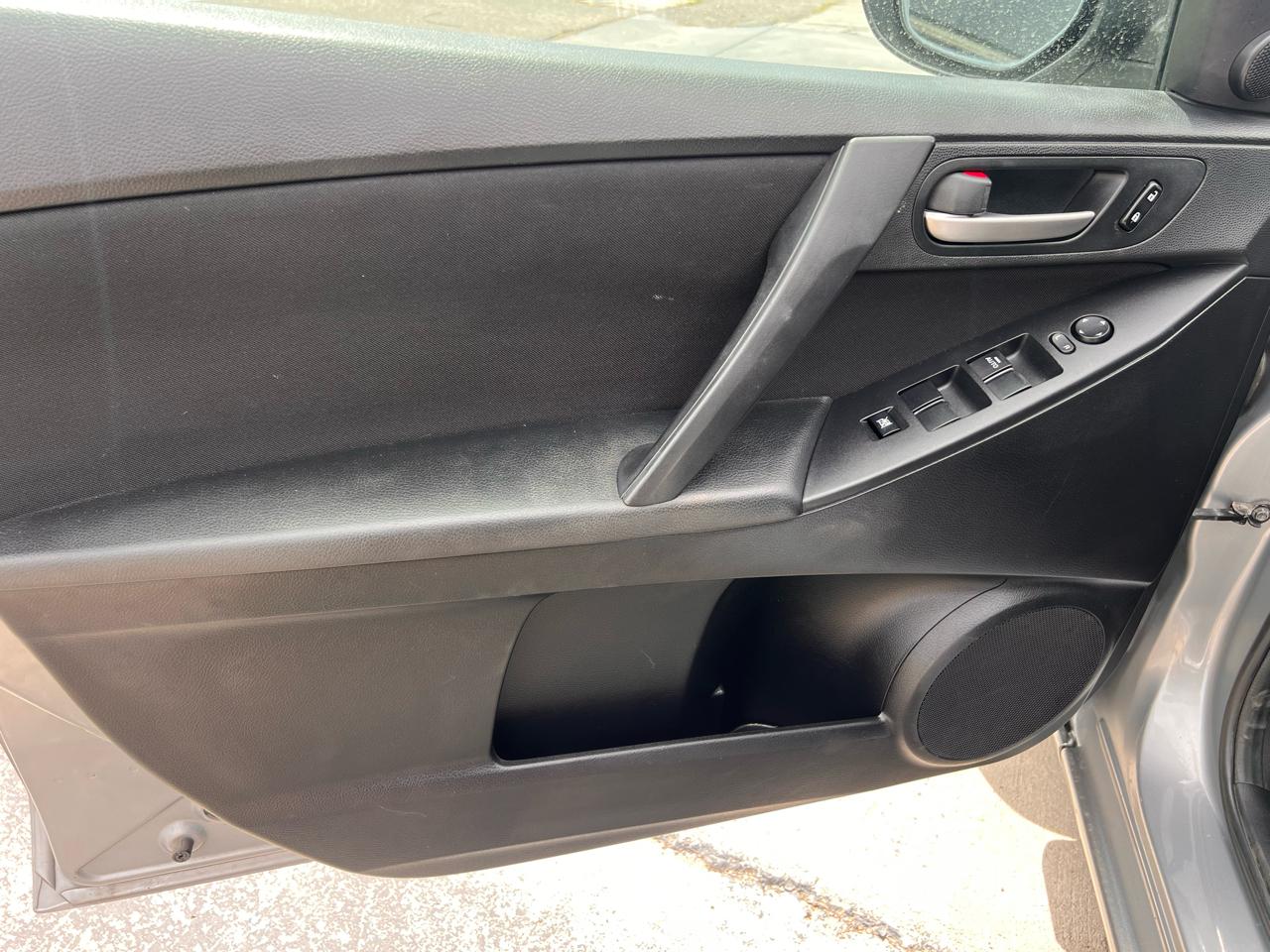 Mazda MAZDA3 4dr Sdn Auto i Touring *Ltd Avail* 2012