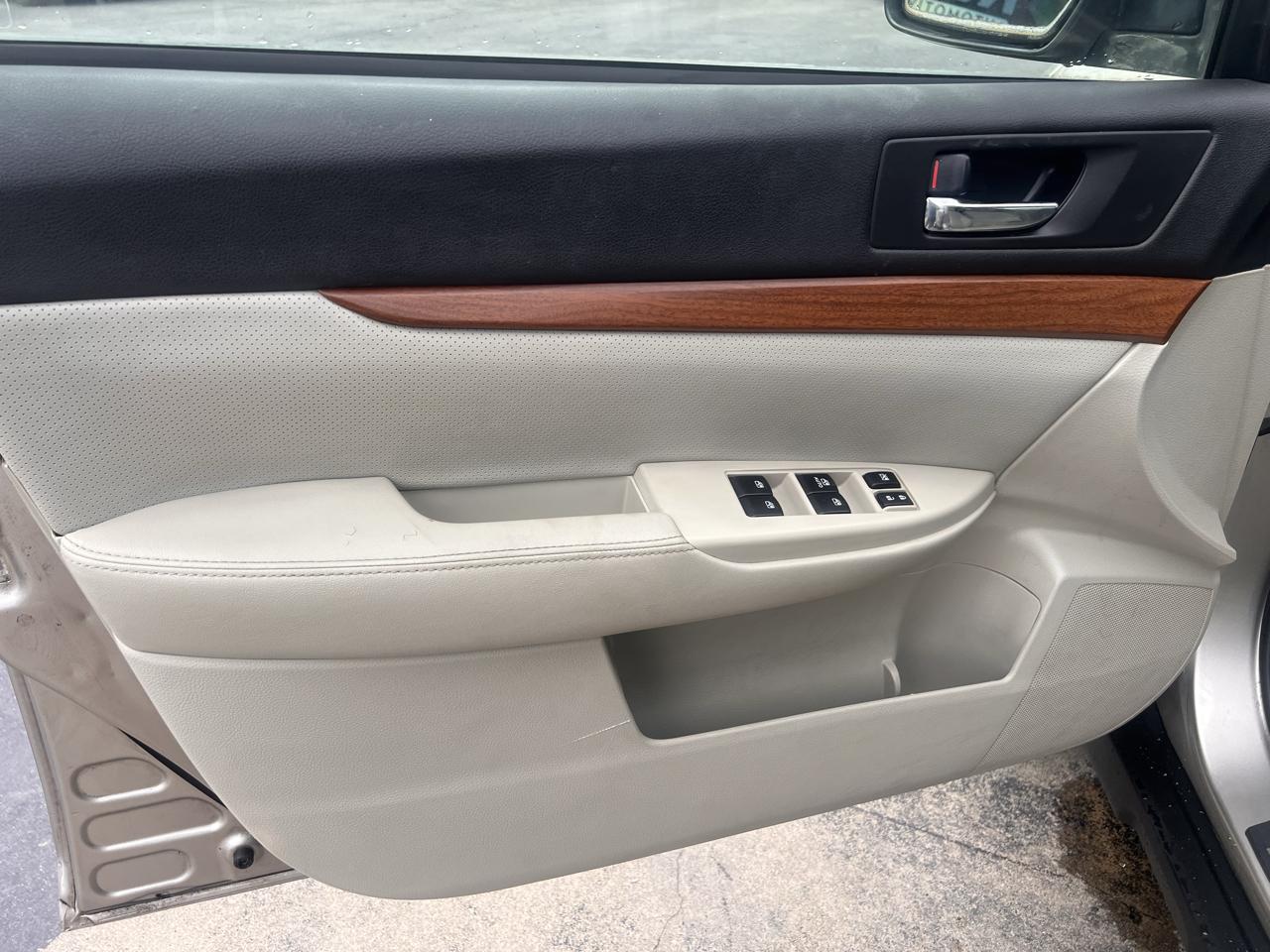 Subaru Outback 4dr Wgn H6 Auto 3.6R Limited 2014