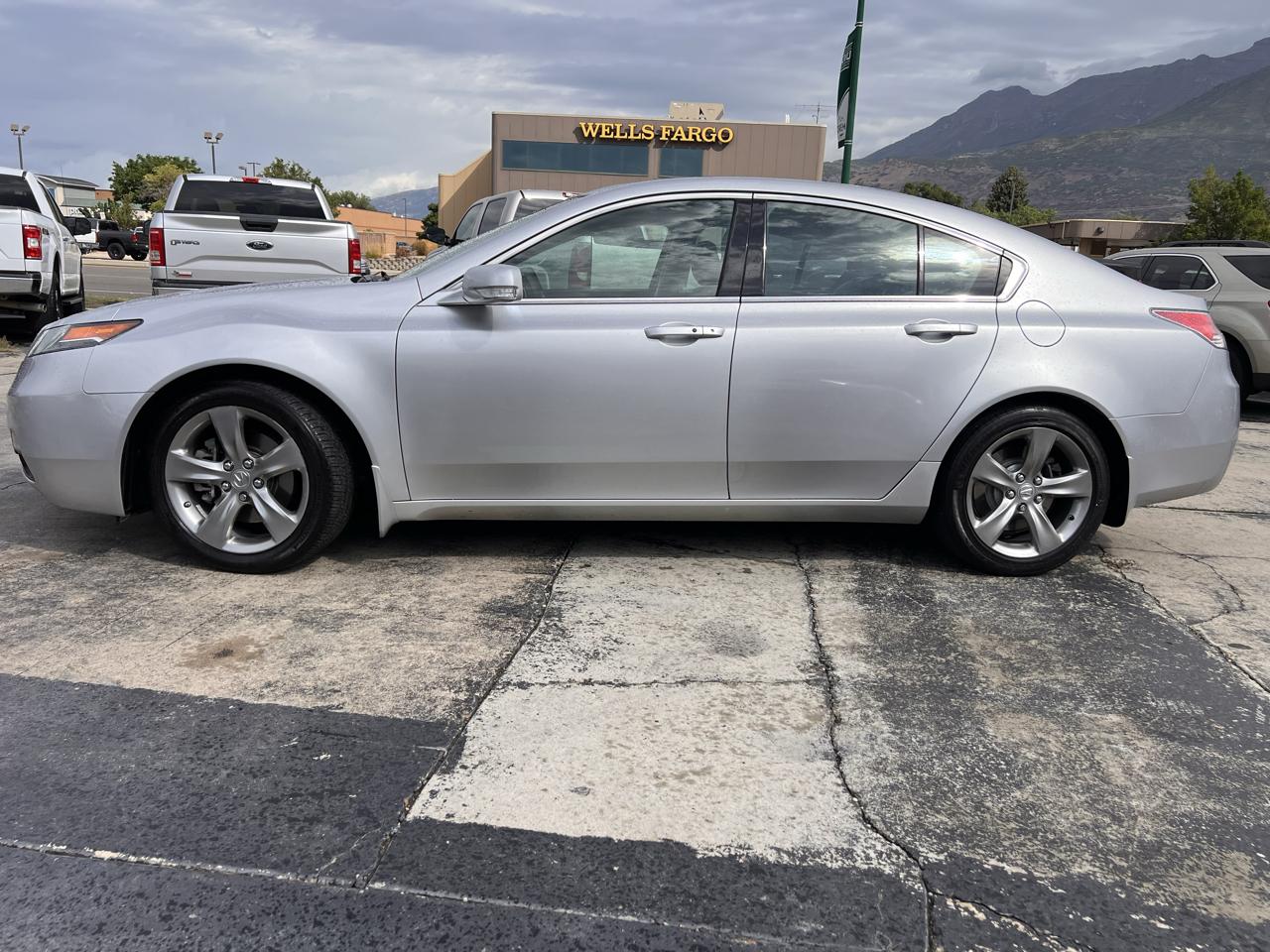Acura TL 4dr Sdn Auto SH-AWD Tech 2012