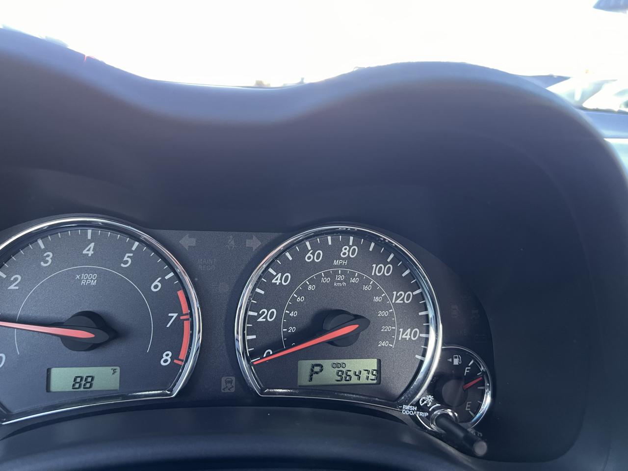 Toyota Corolla 4dr Sdn Auto LE (Natl) 2011