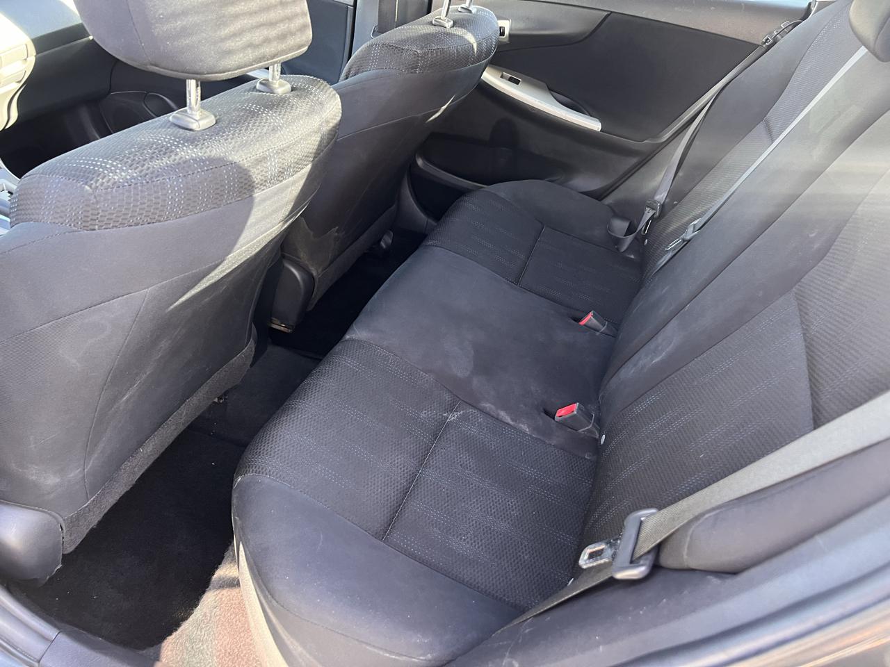 Toyota Corolla 4dr Sdn Auto LE (Natl) 2011