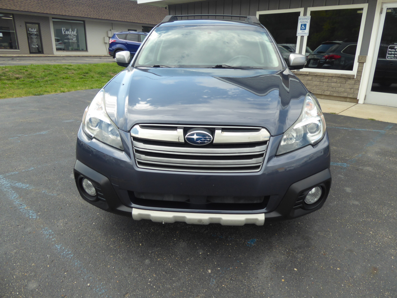 2014 Subaru Outback 2.5i Limited photo 2