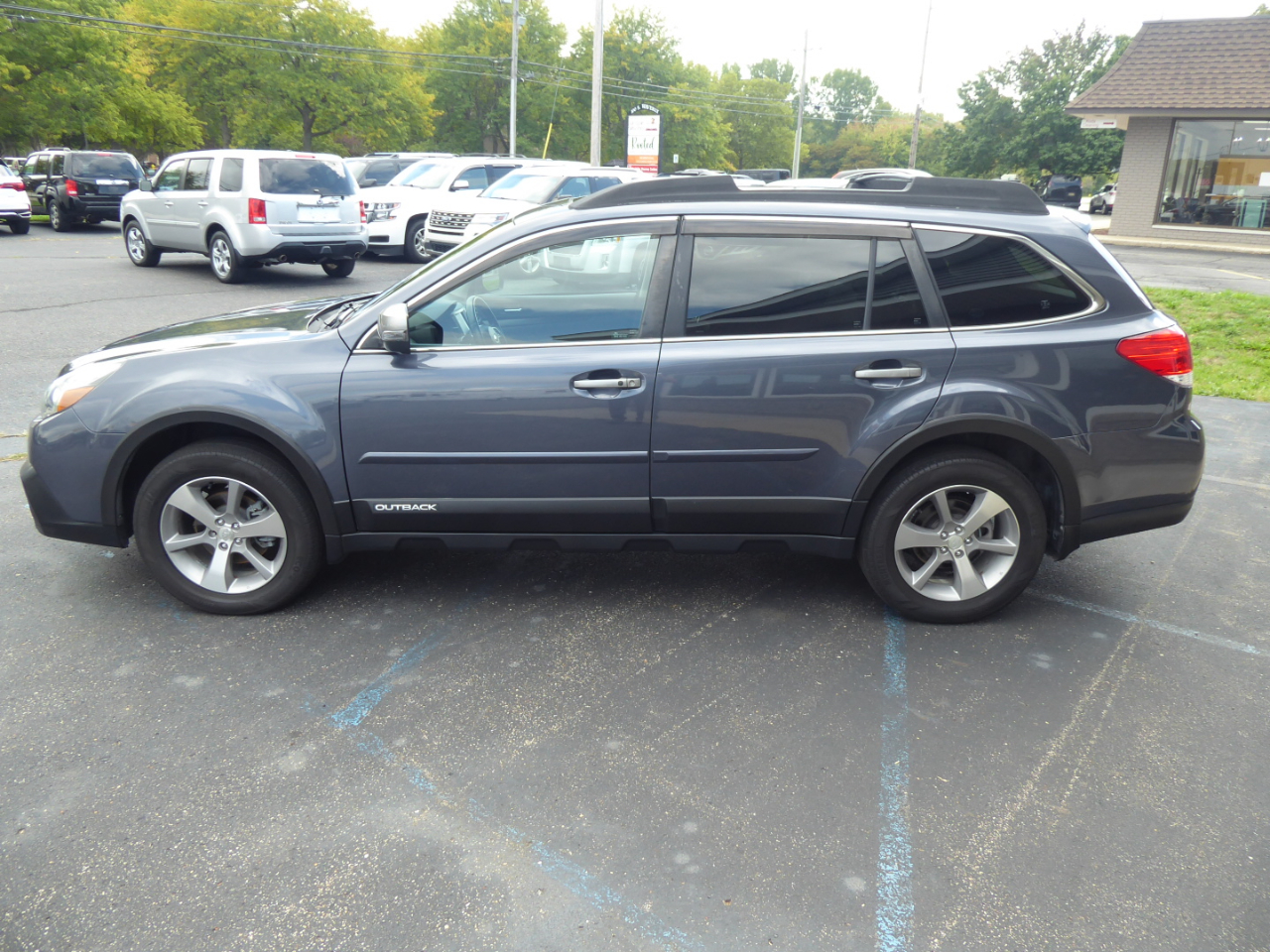 2014 Subaru Outback 2.5i Limited photo 4