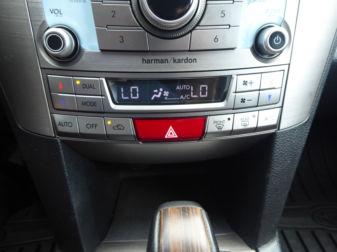 2014 Subaru Outback 2.5i Limited photo 13