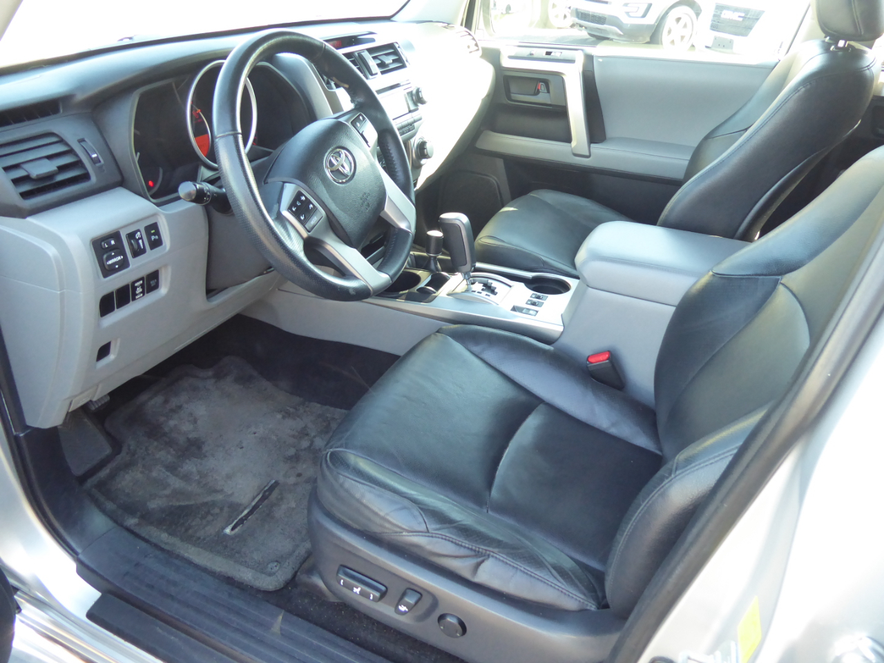 Toyota 4Runner SR5 4WD 2011 Toyota 4Runner SR5 4WD 2011