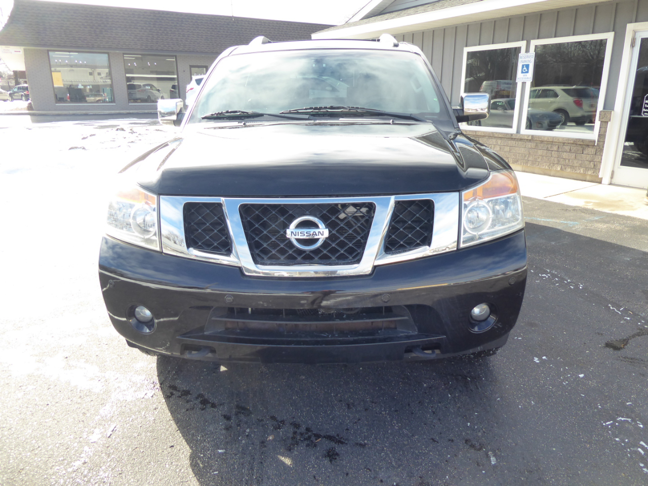 Nissan Armada Platinum 4WD 2013