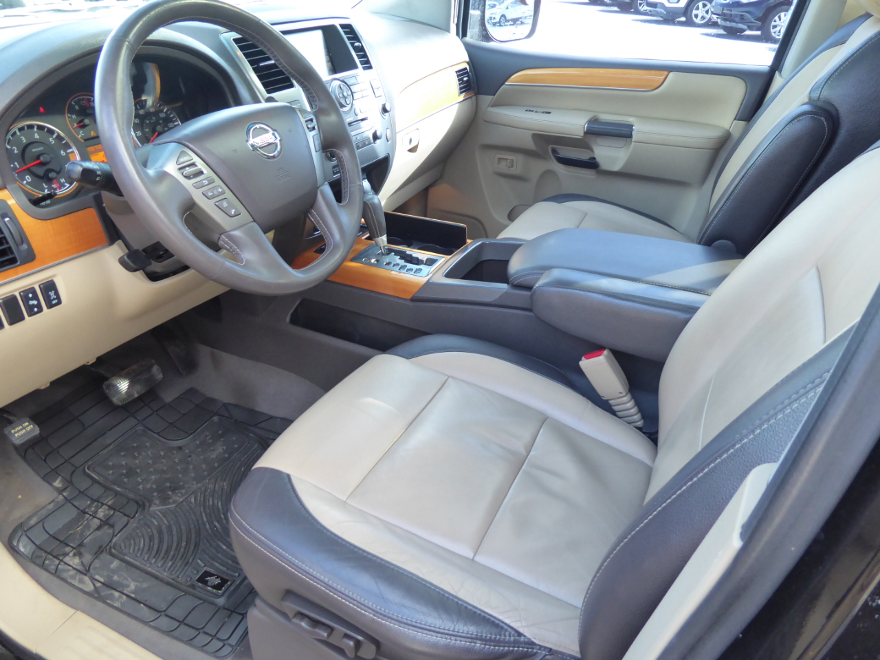 Nissan Armada Platinum 4WD 2013