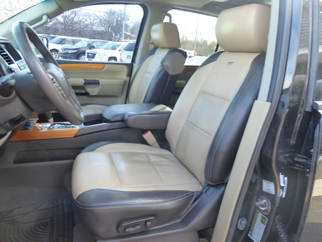 Nissan Armada Platinum 4WD 2013