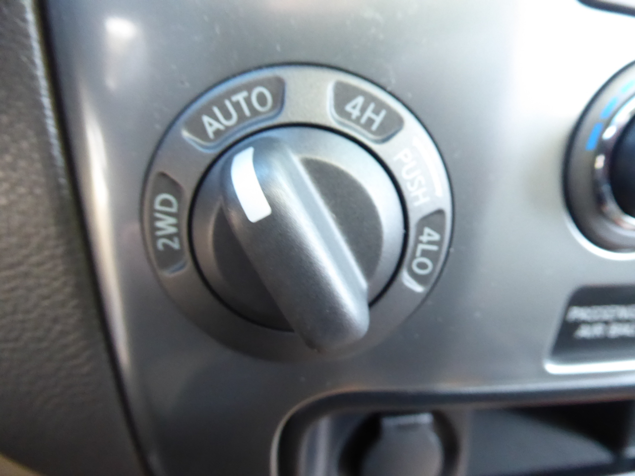 Nissan Armada Platinum 4WD 2013