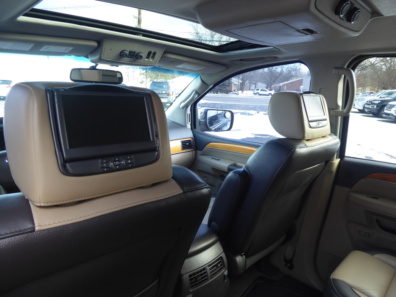 Nissan Armada Platinum 4WD 2013