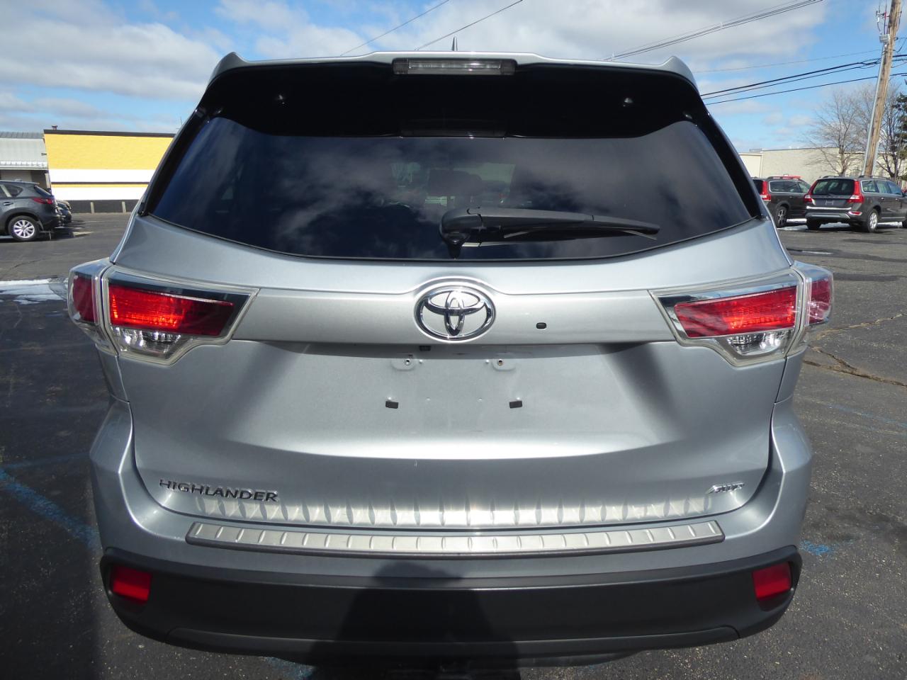 Toyota Highlander LE AWD V6 2015