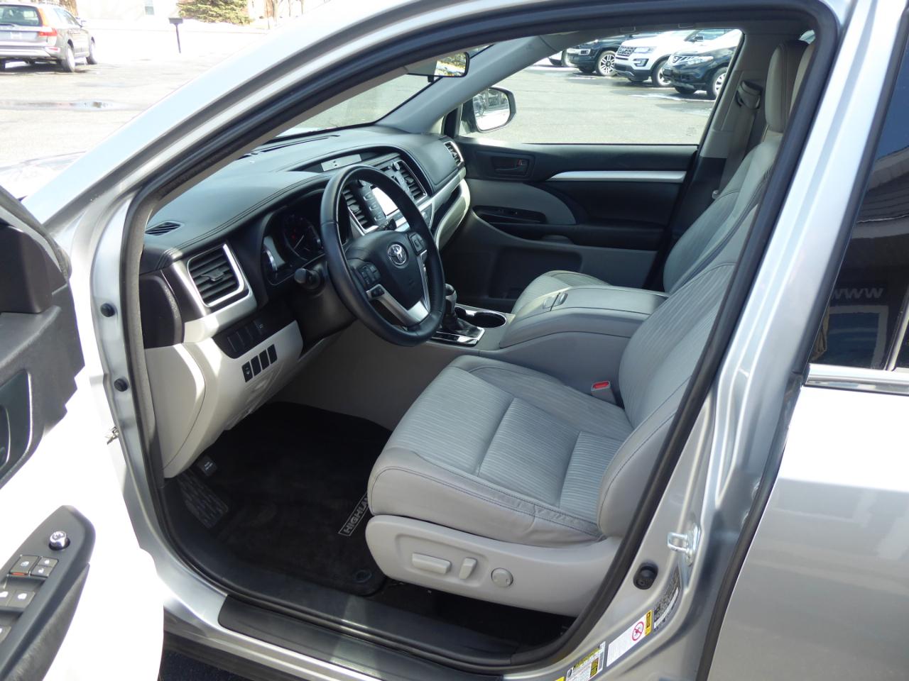 Toyota Highlander LE AWD V6 2015