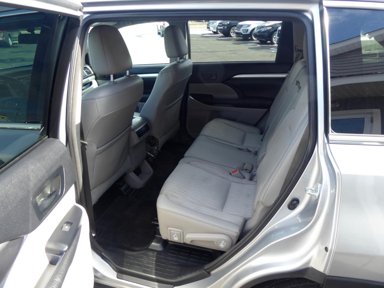 Toyota Highlander LE AWD V6 2015