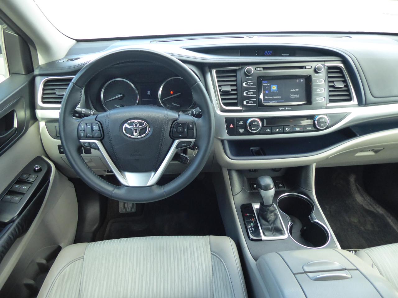 Toyota Highlander LE AWD V6 2015