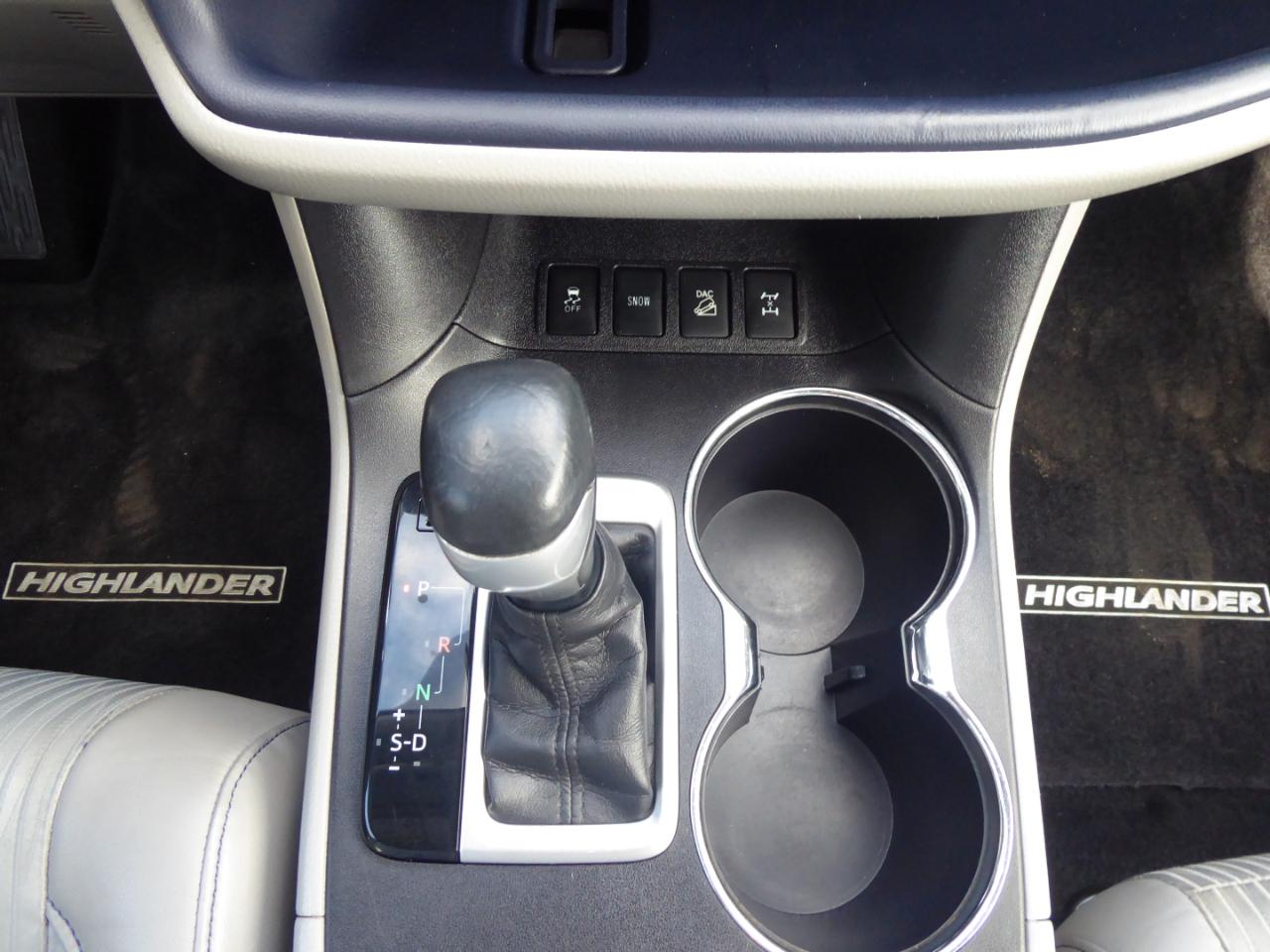 Toyota Highlander LE AWD V6 2015