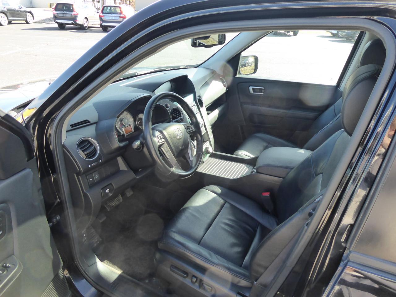 Honda Pilot Touring 4WD 5-Spd AT with DVD 2011