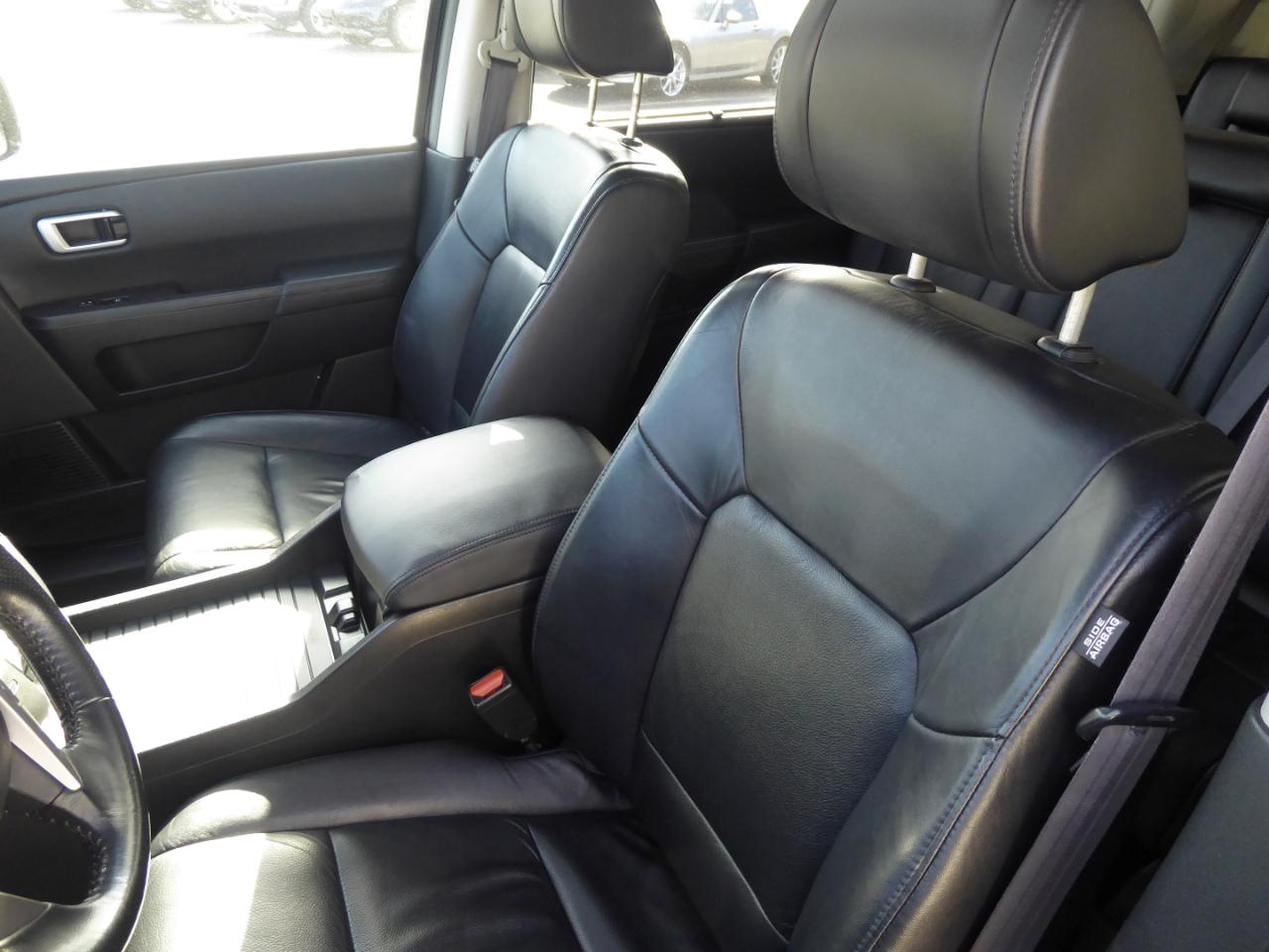 Honda Pilot Touring 4WD 5-Spd AT with DVD 2011