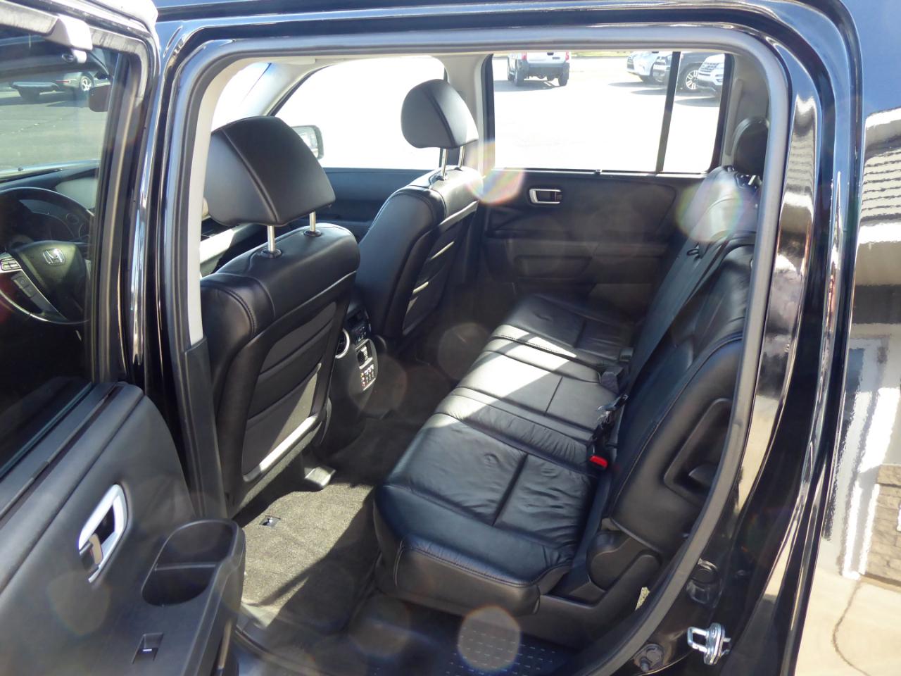Honda Pilot Touring 4WD 5-Spd AT with DVD 2011