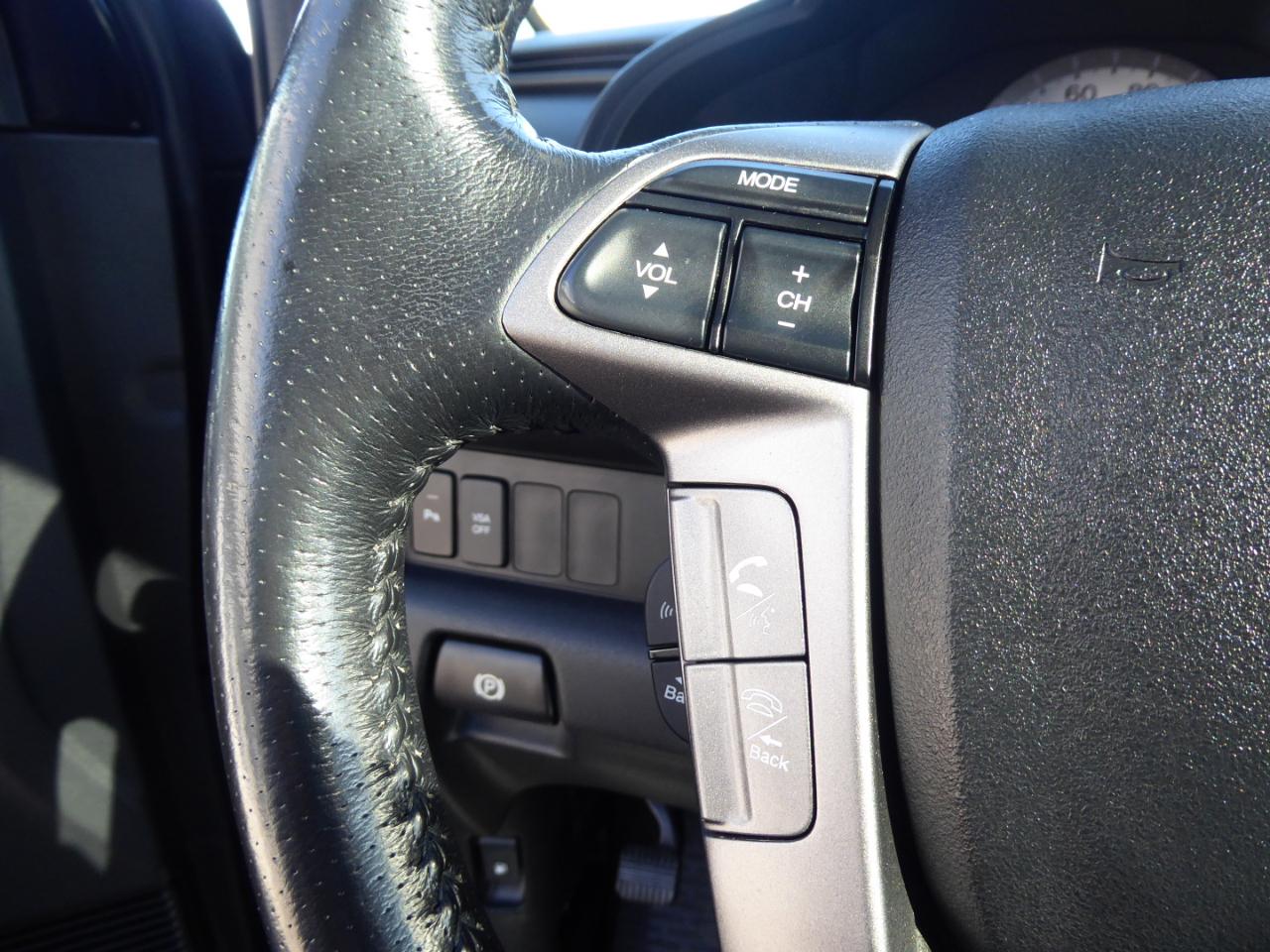 Honda Pilot Touring 4WD 5-Spd AT with DVD 2011