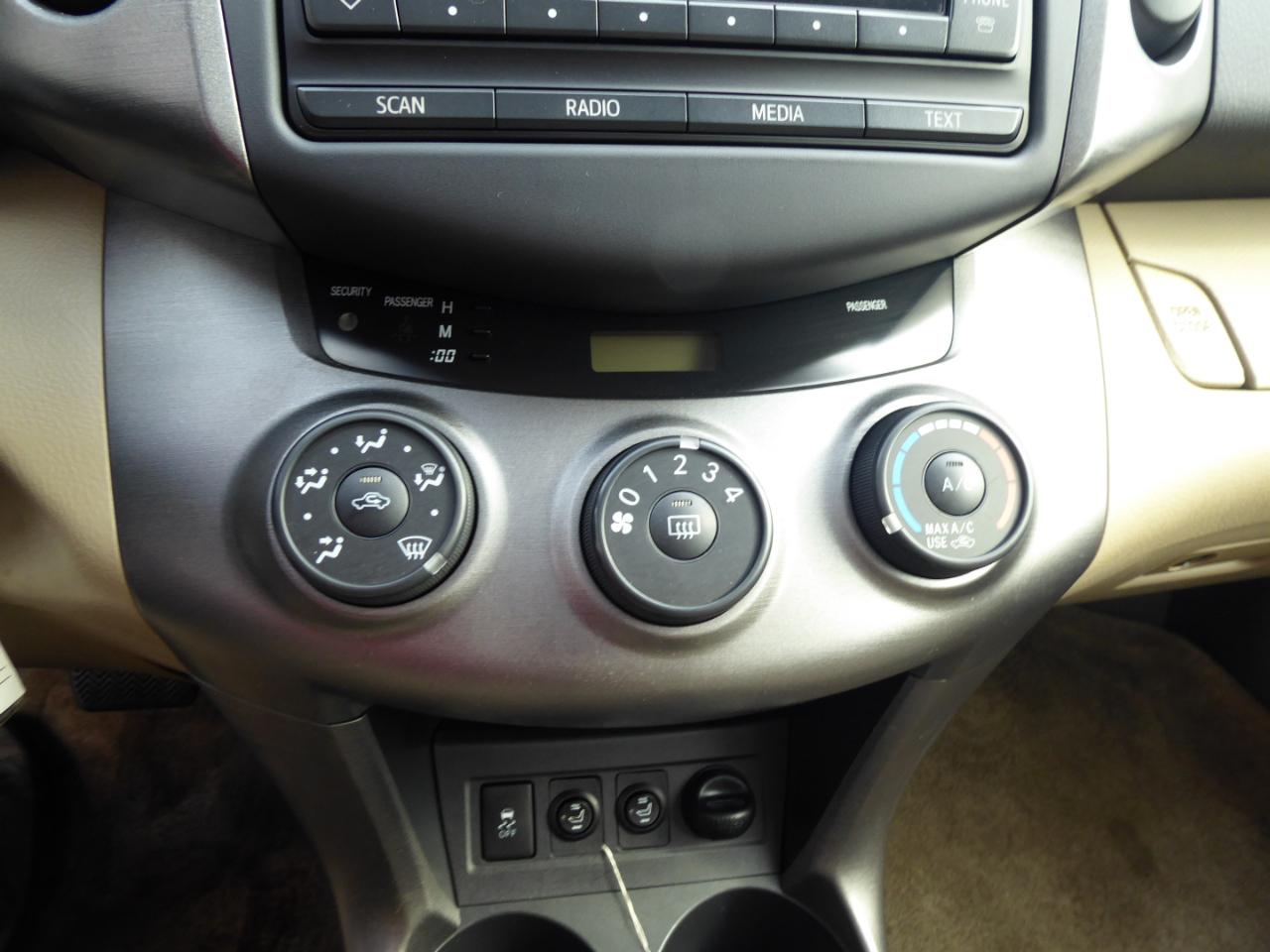 Toyota RAV4 Base I4 4WD 2012